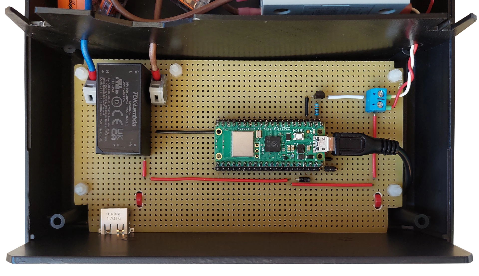 Picture of the controller's interior DC part